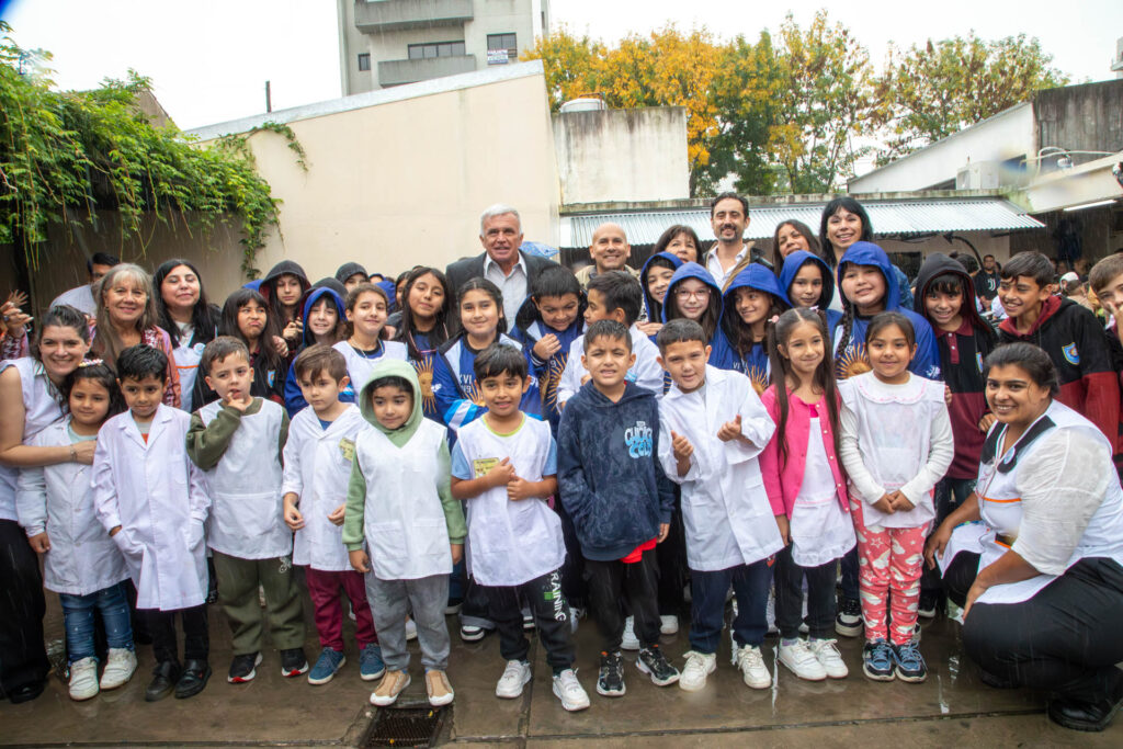 carlos balor participó del festejo por los 100 años de la primaria n° 9 (4) (1)