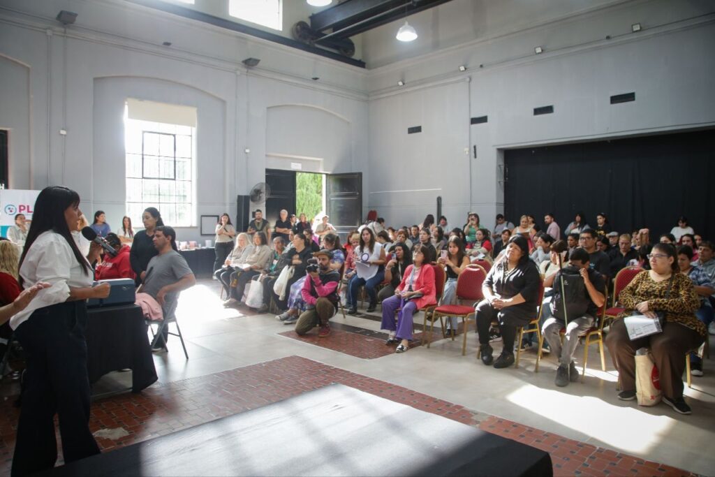 el municipio realizÓ un operativo de impresiÓn y entrega de pases libres multimodales que beneficiÓ a 300 vecinos que poseen cud 2