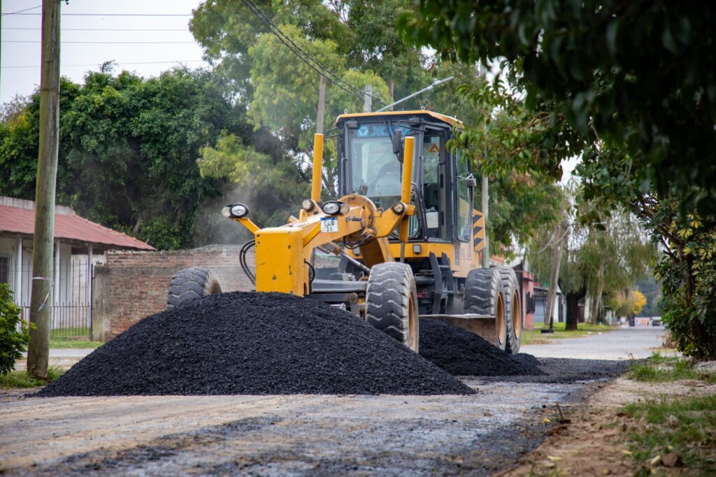 avanza una obra de saneamiento y pavimentación en el barrio jacarandá 2