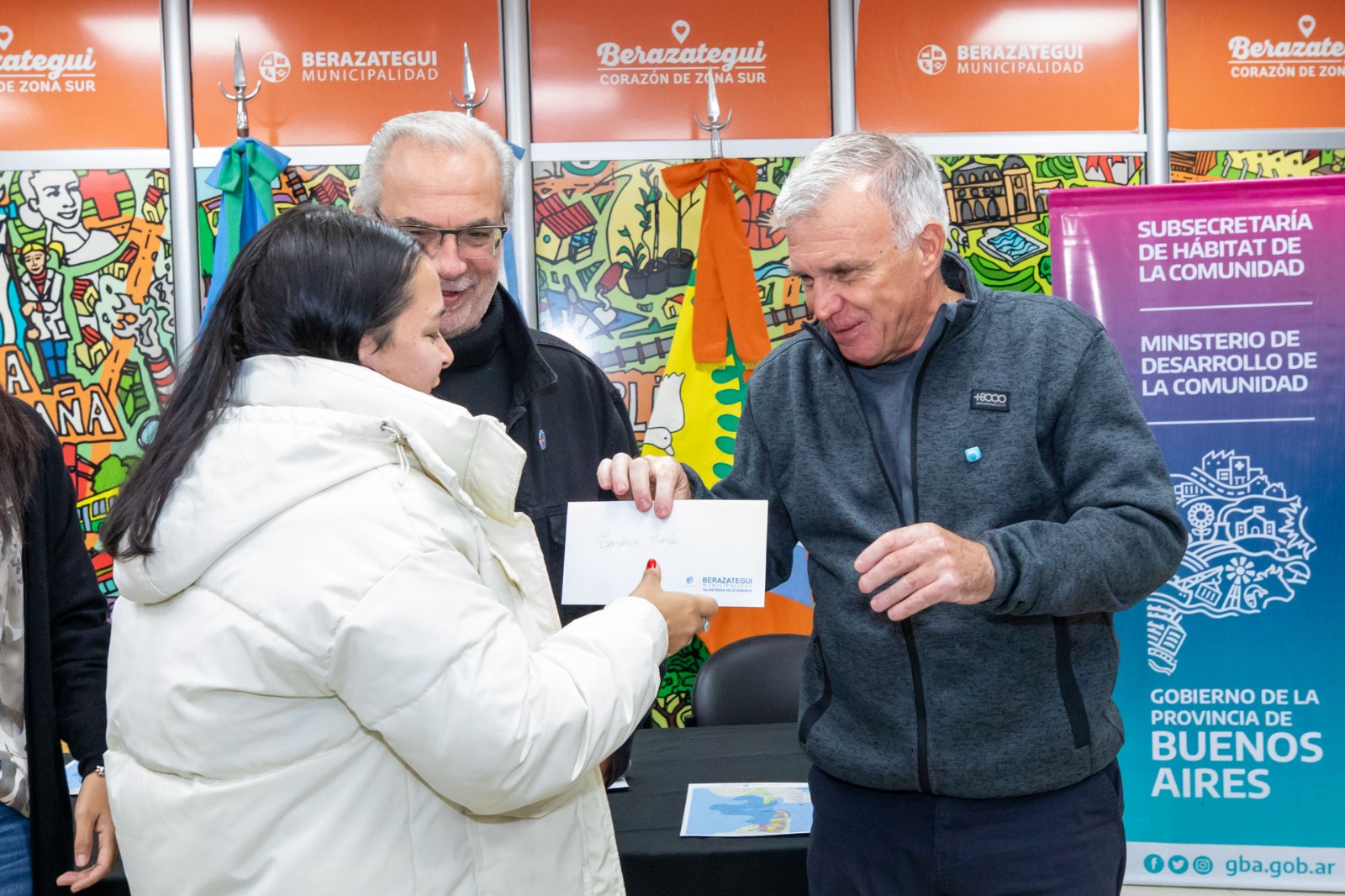 Carlos Balor y Pascolini entregaron subsidios a 81 familias de Berazategui carlos balor y pascolini entregaron subsidios a 81 familias de berazategui 1