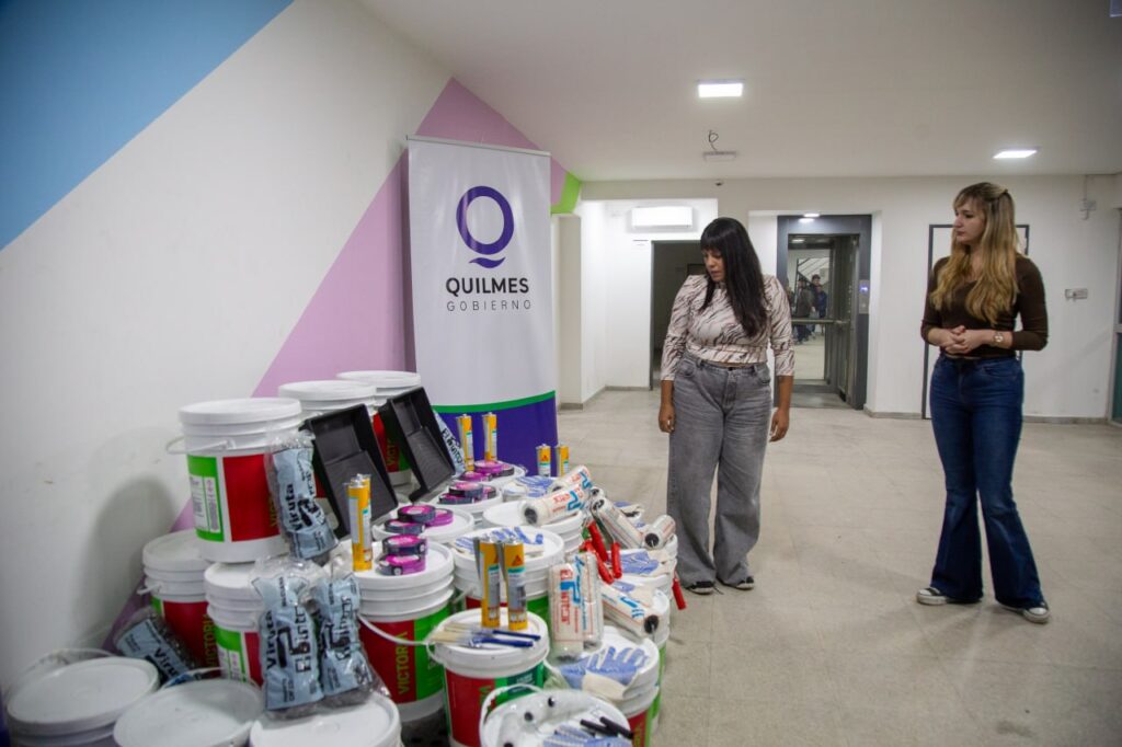 EL MUNICIPIO DE QUILMES Y LA FUNDACIÓN BANCO PROVINCIA ENTREGARON INSUMOS A CLUBES DE BARRIO 1000403736
