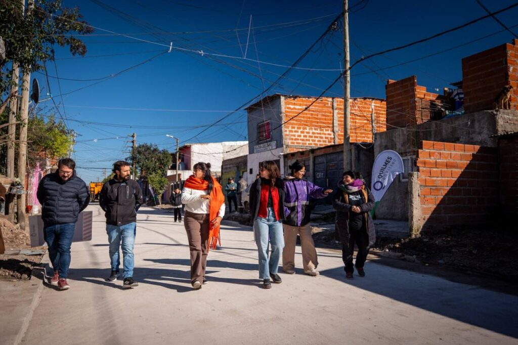el municipio finalizÓ la construcciÓn de 29 nuevas cuadras en los barrios san valentÍn, 25 de mayo y gaby 1º en bernal oeste 4