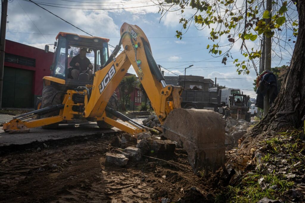 EL MUNICIPIO INTENSIFICA EL PLAN DE BACHEO EN HORMIGÓN EN DISTINTOS PUNTOS DEL DISTRITO el municipio intensifica el plan de bacheo en hormigÓn en distintos puntos del distrito 3