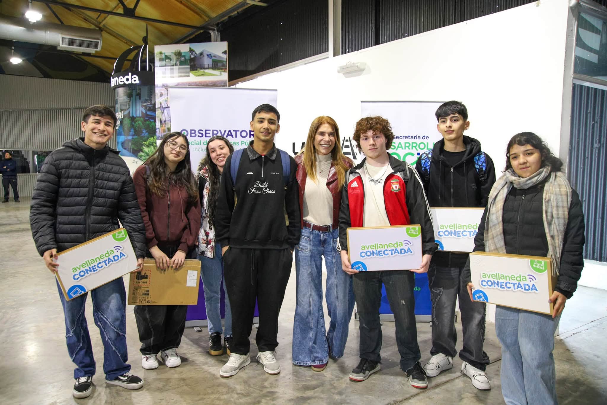 Magdalena Sierra entregó 3800 netbooks a estudiantes secundarios del último año 764036538 1699310018218899 2585037892606448568 n