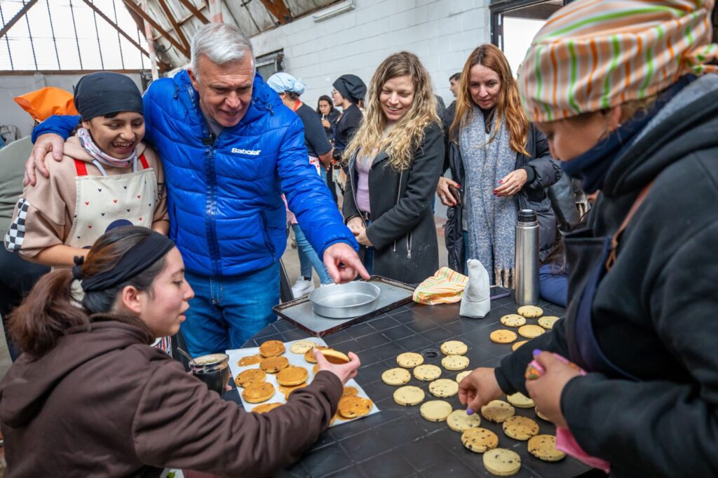 Curso de alfajores: Balor visitó a vecinas que se capacitación desarrollar sus propios emprendimientos curso de alfajores balor visitó a vecinas que se capacitan para desarrollar sus propios emprendimientos 2