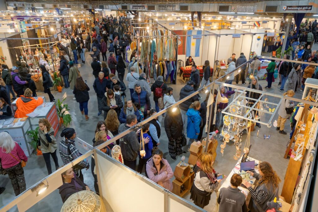 más de 40 mil personas disfrutaron la 19° feria nacional berazategui artesanías 1