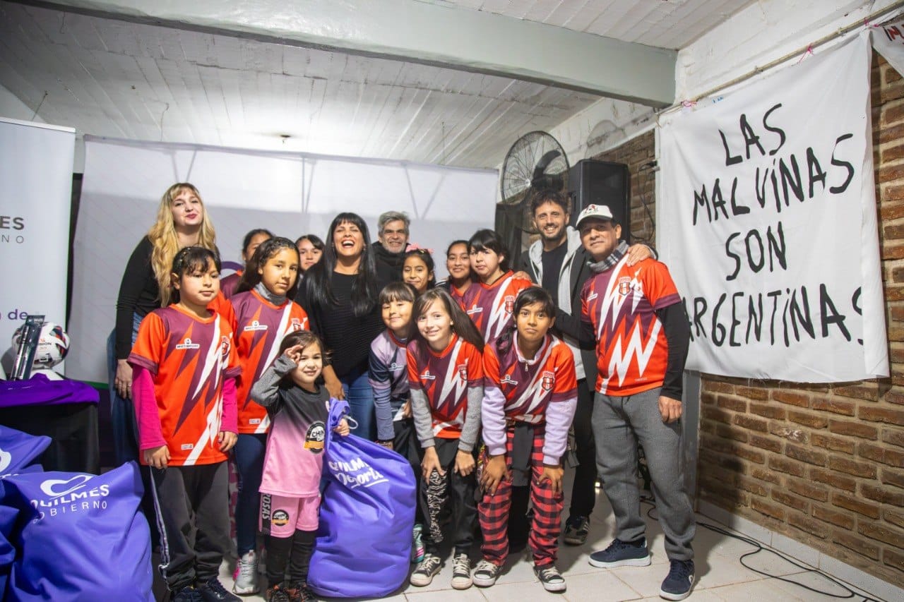 EL MUNICIPIO DE QUILMES ENTREGÓ MATERIAL DEPORTIVO A SIETE CLUBES DE LA LIGA FEMENINA ev 2
