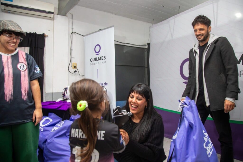 EL MUNICIPIO DE QUILMES ENTREGÓ MATERIAL DEPORTIVO A SIETE CLUBES DE LA LIGA FEMENINA ev 3