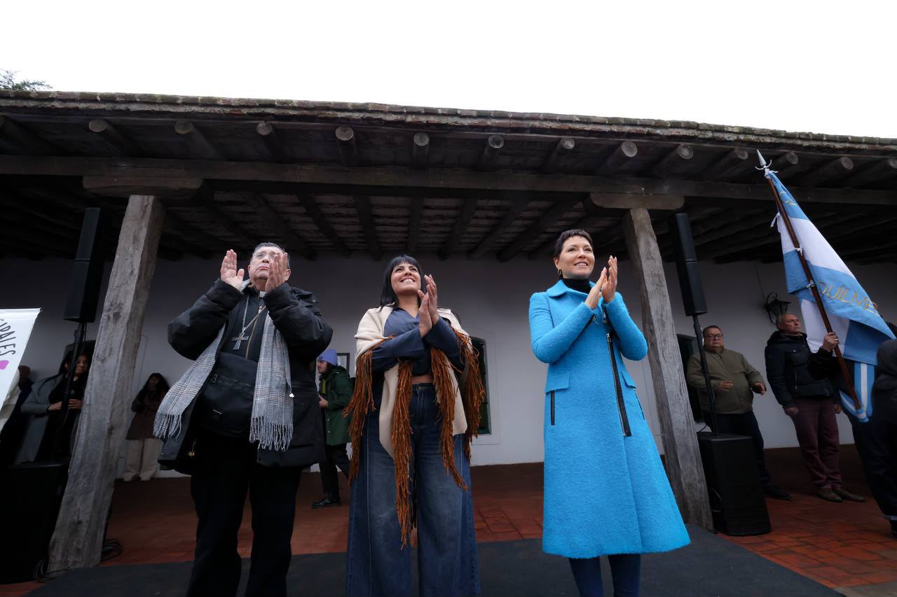 MAYRA Y EVA MIERI ENCABEZARON EL ACTO INSTITUCIONAL POR EL 360º ANIVERSARIO DE QUILMES EN LA CASONA HISTÓRICA DE SANTA COLOMA sc 2