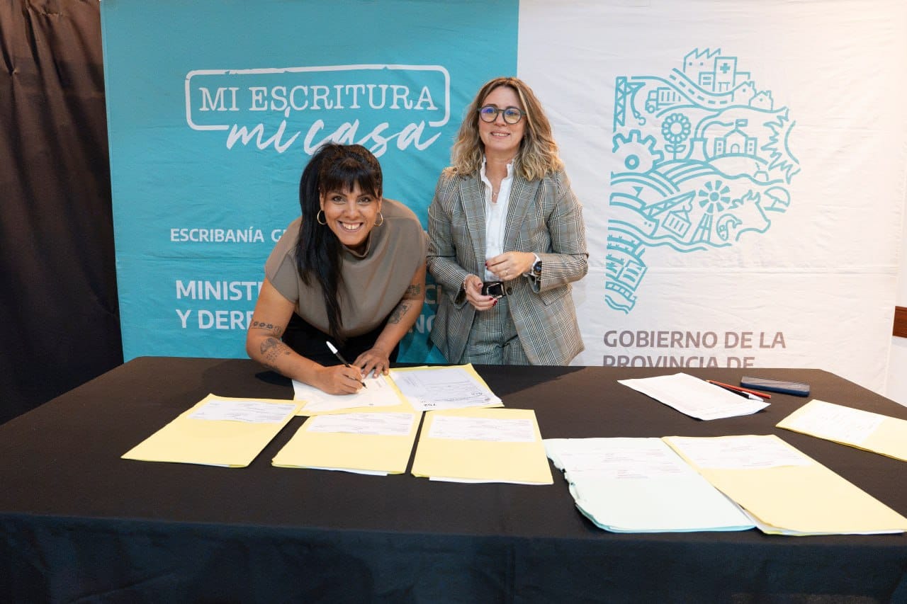 el municipio realizÓ el acto de firma de 84 tÍtulos de propiedad a familias quilmeÑas 5