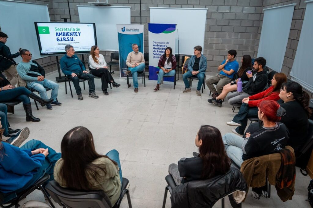 EVA MIERI ENCABEZÓ UN ENCUENTRO CON PASANTES DE LA UNAJ EN EL ECOPARQUE DE QUILMES eva mieri encabezÓ un encuentro con pasantes de la unaj en el ecoparque de quilmes 3