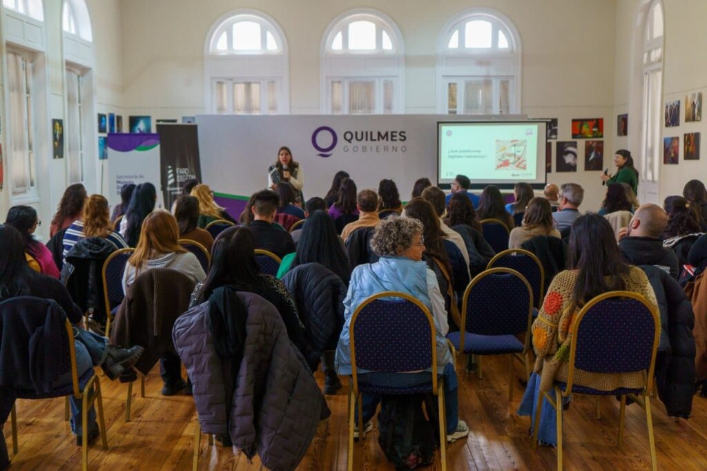 QUILMES REALIZÓ LA PRIMERA JORNADA DE FORMACIÓN EN CIUDADANÍA Y ENTORNOS DIGITALES PARA TRABAJADORES MUNICIPALES Y DOCENTES quilmes realizÓ la primera jornada de formaciÓn en ciudadanÍa y entornos digitales para trabajadores municipales y docentes 4