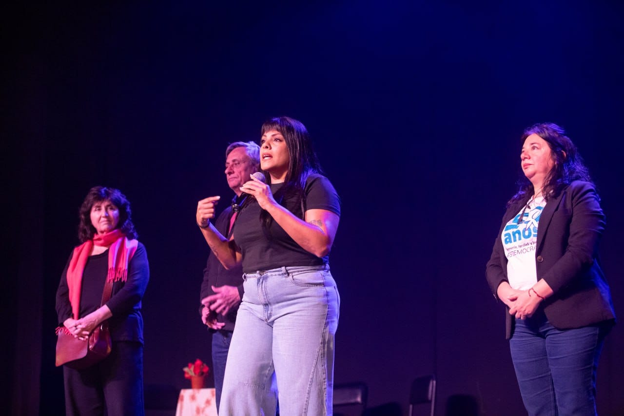 se realizÓ una jornada en homenaje a los 50 aÑos de la noche de los lÁpices con la participaciÓn de mÁs de mil jÓvenes 3