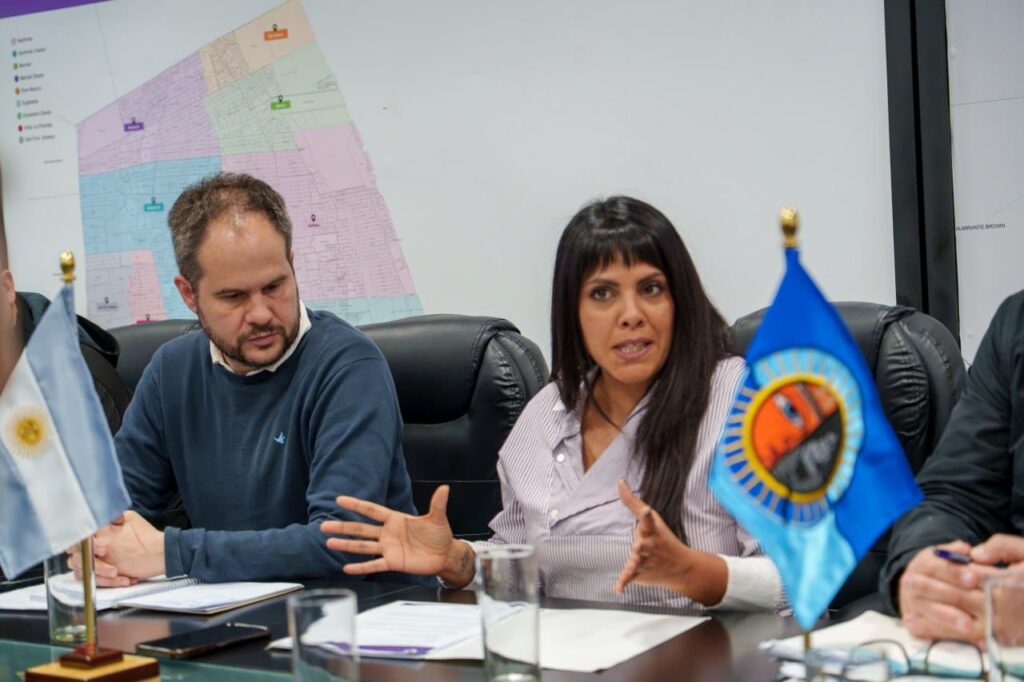 EVA MIERI SE REUNIÓ CON REPRESENTANTES DE BOMBEROS DEL DISTRITO PARA COORDINAR TAREAS Y OTORGAR SUBSIDIOS ANTE EL FENÓMENO “EL NIÑO” 1 (3)