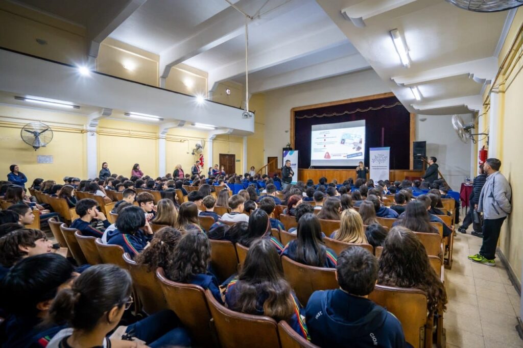 EL MUNICIPIO LLEVÓ ADELANTE UN TALLER DE MANIPULACIÓN SEGURA DE ALIMENTOS A 400 ESTUDIANTES DE SECUNDARIA 563357e7 13a3 4720 ba39 f6bac9495521