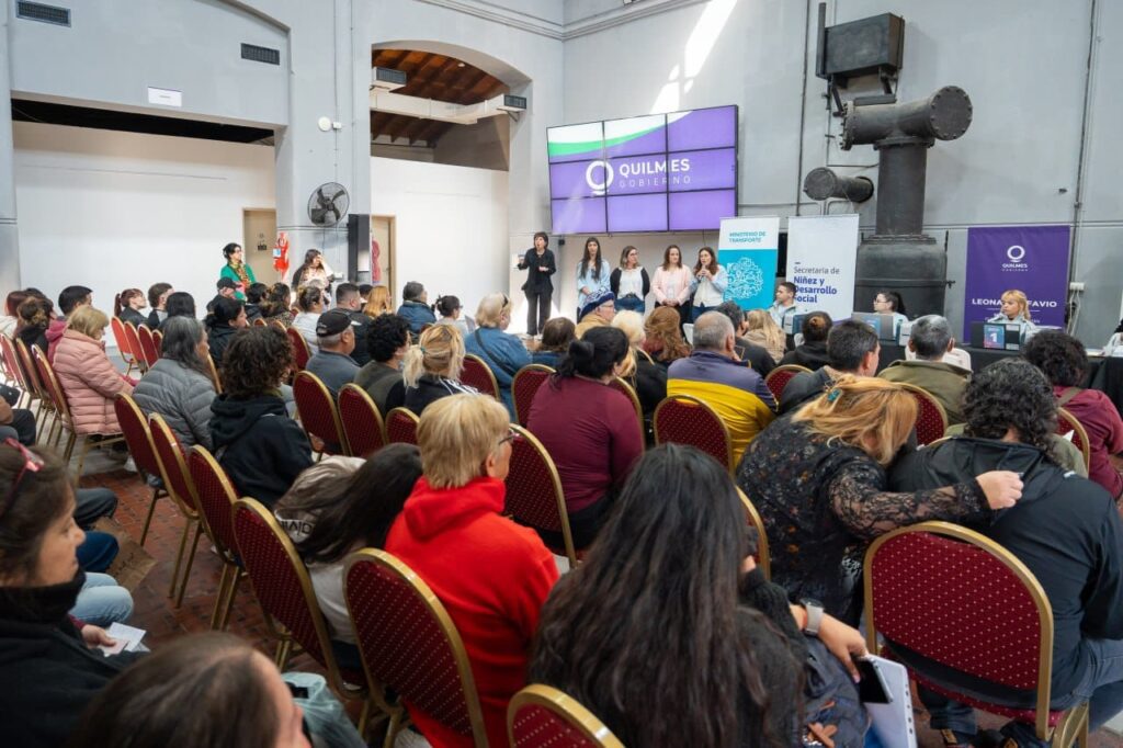 se realizÓ en el distrito un operativo de impresiÓn y entrega de pases libres multimodales 3